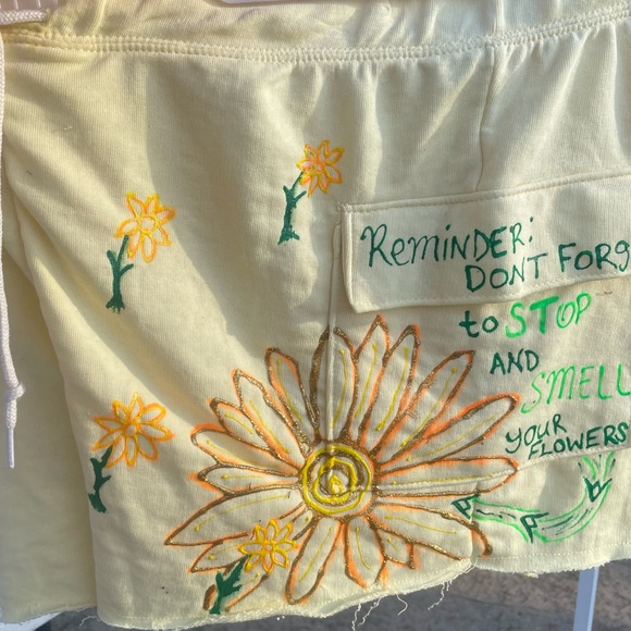 Smell the Flowers shorts - Picture 3 of 6